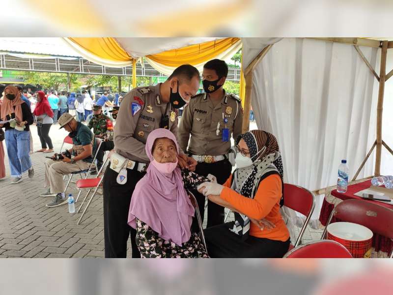 Polres Blora Gelar Vaksinasi COVID-19 dengan Mengandeng Komunitas Seni Budaya