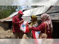 Lapas Tuban Bagikan 50 Paket Sembako untuk Warga Terdampak COVID-19