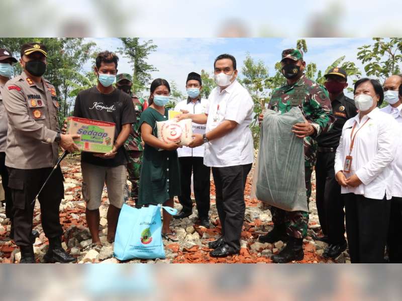 Bupati Blora Serahkan Bantuan untuk Korban Bencana Angin Kencang