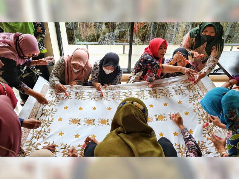 Dukung UMKM di Bojonegoro, Pertamina EP Sukowati Field Beri Pelatihan Membatik