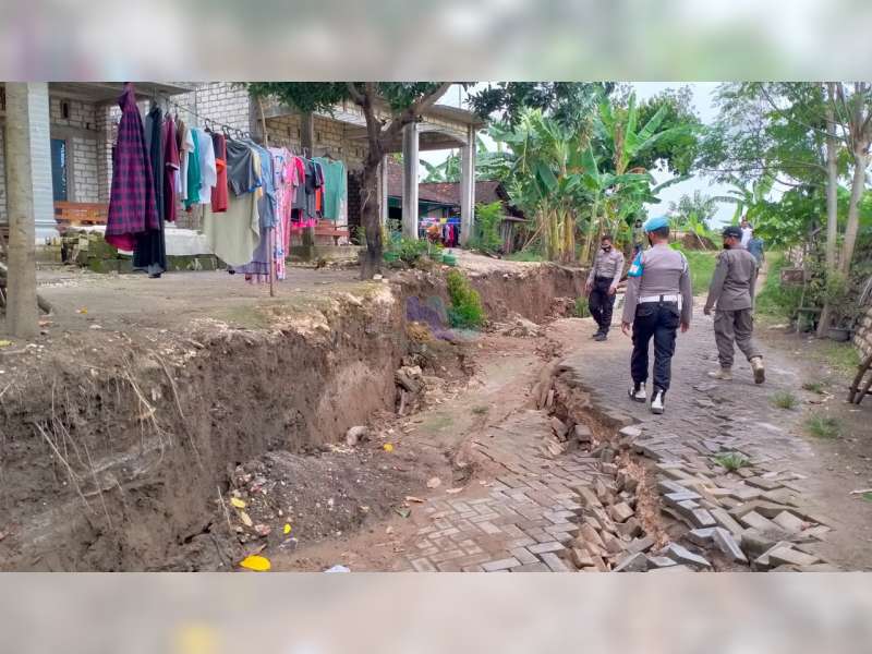 Tanggul Sungai Bengawan Solo di Kanor, Bojonegoro Ambles, Ratusan Rumah Warga Terdampak