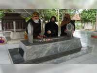 Sambut Hari Jadi Ke-272 Blora, Bupati Ziarah ke Makam Leluhur dengan Berpakaian Adat Jawa