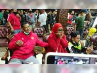 Indonesia Lolos Final Piala AFF, Ibunda Arhan Terharu saat Nonton Bareng di Blora