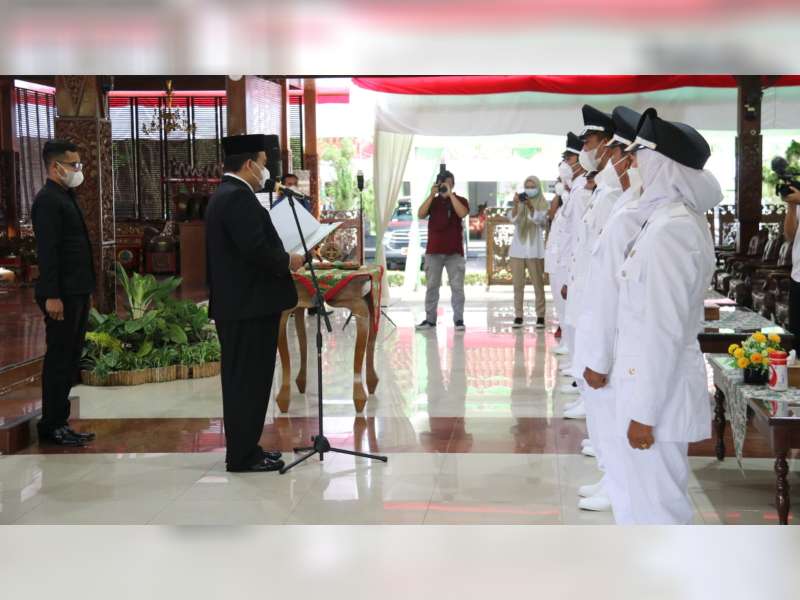 Lantik 8 Kepala Desa Baru, Ini Pesan Bupati Blora