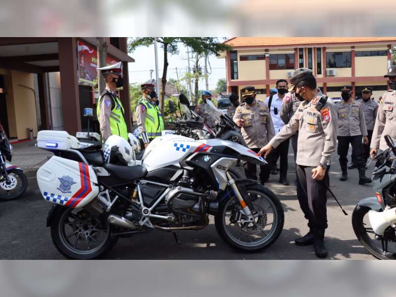 Optimalkan Kinerja Anggota, Kapolres Bojonegoro AKBP Muhammad Cek Kendaraan Dinas