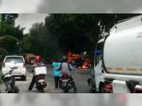 Hendak Berangkat ke Pengajian, Sebuah Minibus Terbakar di Jalan Raya Bojonegoro-Cepu