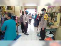 Blusukan ke Pasar, Polsek Banjarejo, Blora, Patroli Imbau Warga Waspada Peredaran Uang Palsu