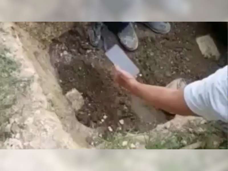 Makam Kuno Berusia Ratusan Tahun Ditemukan di Depan Rumah Warga Desa Brumbung, Blora