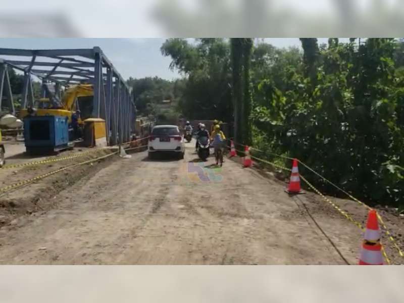 Jembatan Darurat Usai Dibangun, Jalan Nasional Bojonegoro-Ngawi Kembali Dibuka