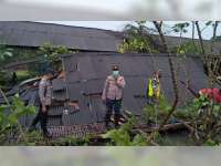 Diterjang Angin Kencang, Sejumlah Rumah dan Bangunan di Kedungadem, Bojonegoro Rusak