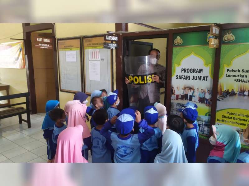 Terima Kunjungan PAUD Terpadu Aisyiyah, Polsek Sumberrejo, Bojonegoro Kenalkan Profesi Polisi