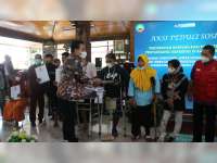 Pemkab Blora Bersama Airnav Indonesia Serahkan Bantuan Kaki Palsu pada Penyandang Disabilitas