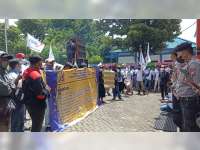 Ratusan Buruh Demo, Tuntut PT SIG Pabrik Tuban Kembali Pekerjakan 8 Karyawan yang di PHK