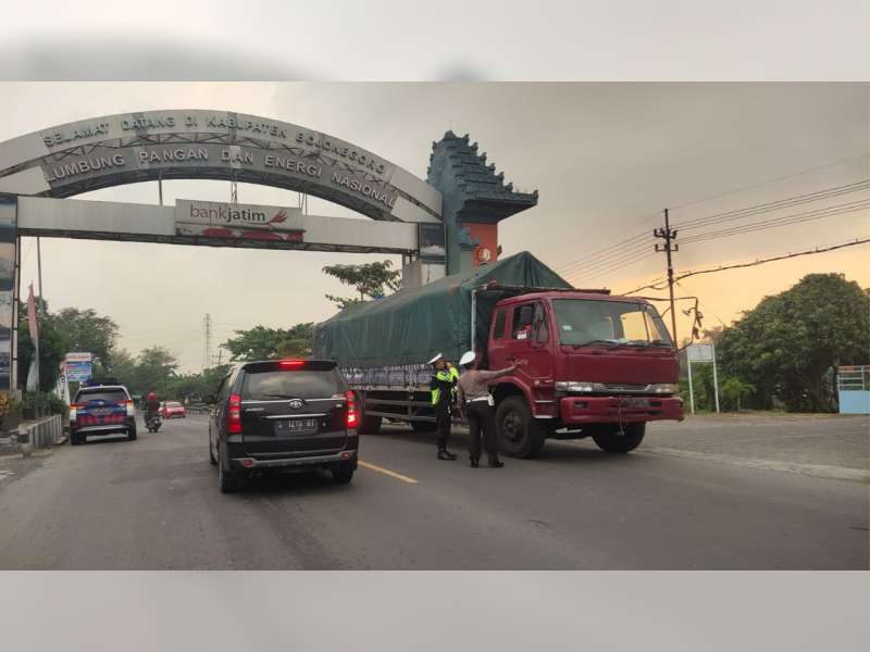 Antisipasi Dampak Amblesnya Jembatan di Lamongan, Polisi Bojonegoro Lakukan Rekayasa Lalu-lintas