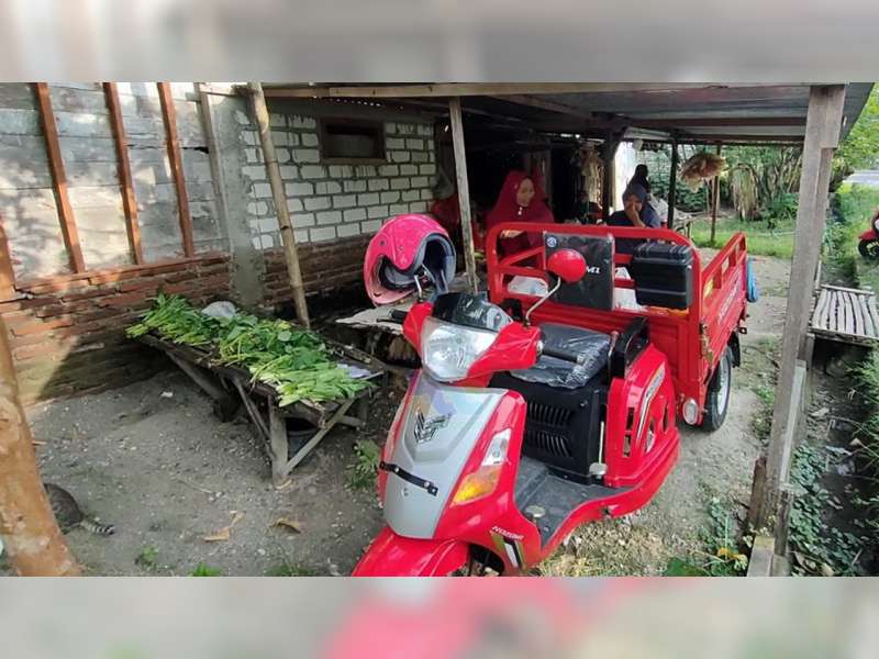Viral, Anak Yatim di Bojonegoro Belikan Motor Ibunya Menggunakan 2 Karung Uang Logam