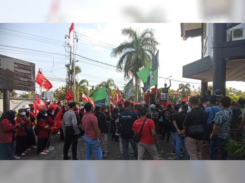 Ratusan Mahasiswa di Tuban Gelar Aksi Demo di Gedung DPRD, Berikut Ini Tuntutan Mereka