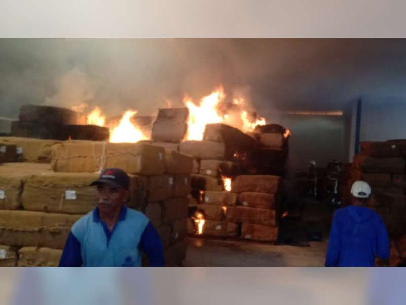 Gudang Penyimpanan Tembakau di Balen, Bojonegoro Terbakar, Kerugian Ditaksir Rp 100 Juta