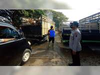 Antisipasi PMK, Petugas Gabungan di Blora Lakukan Pengawasan Pasar Hewan