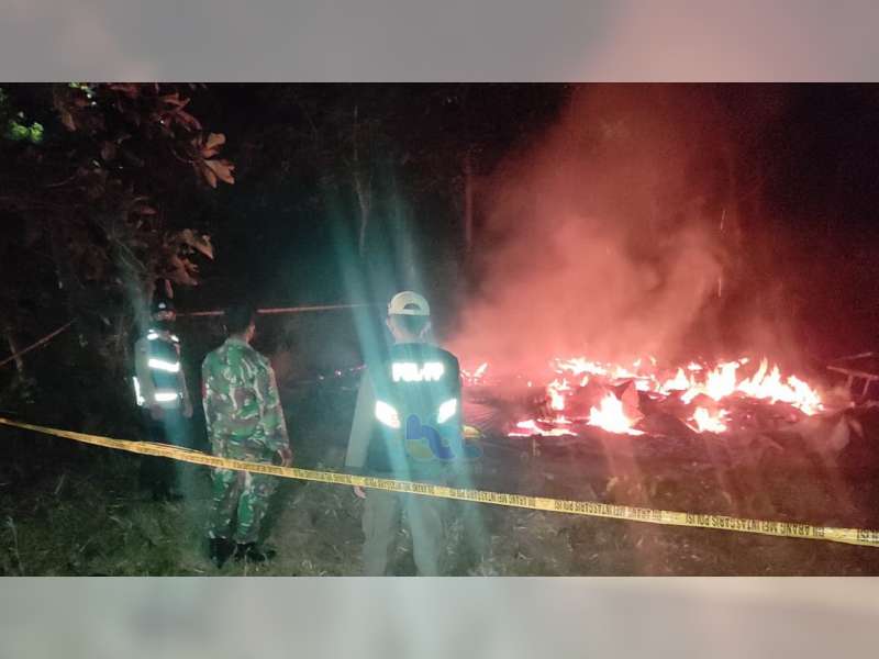 Diduga Akibat Lampu Teplok, Rumah Warga Kedewan, Bojonegoro Ludes Terbakar