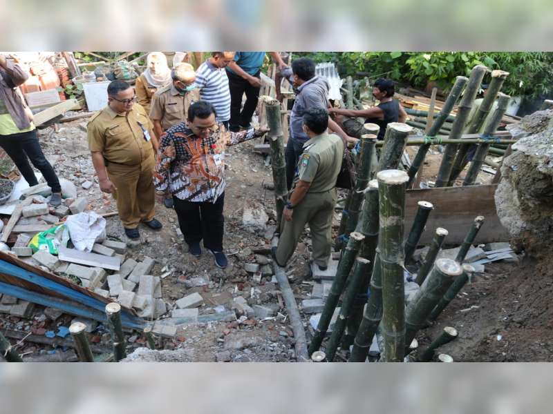 Bupati Blora Kunjungi dan Beri Santunan pada Korban Bencana Tanah Longsor