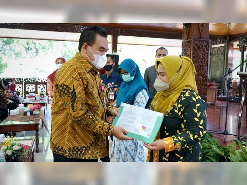 75 PNS Pemkab Blora Terima SK Pensiun dari Bupati