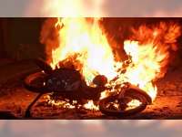 Motor Milik Warga Kapas Hangus Terbakar di Depan Pasar Dander, Bojonegoro