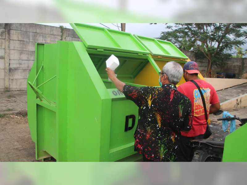 Tingkatkan Kesadaran Pengelolaan Sampah, DLH Blora Tempatkan Bak Sampah di Pasar Sido Makmur