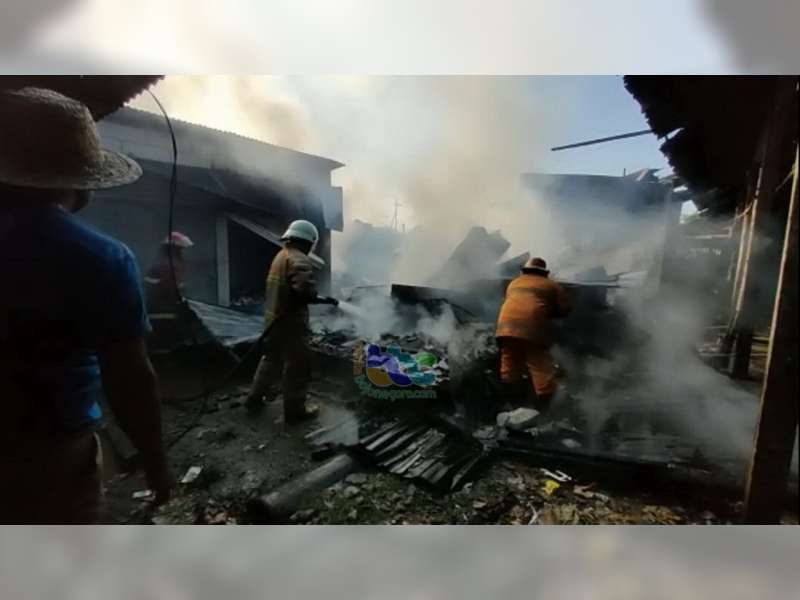 10 Unit Kios Pasar Desa Sidobandung, Bojonegoro Terbakar, Kerugian Capai Rp 345 Juta