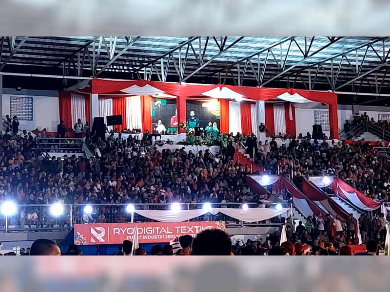 Wakil Gubernur Emil Dardak Resmi Menutup Porprov Jatim 2022 di Lumajang