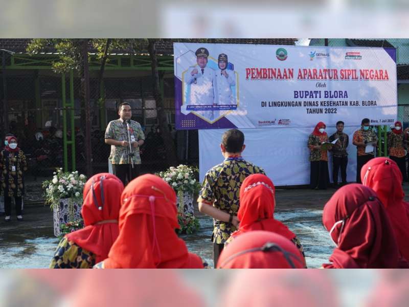 Bupati Blora Serahkan 6 Unit Ambulans Baru untuk Puskesmas