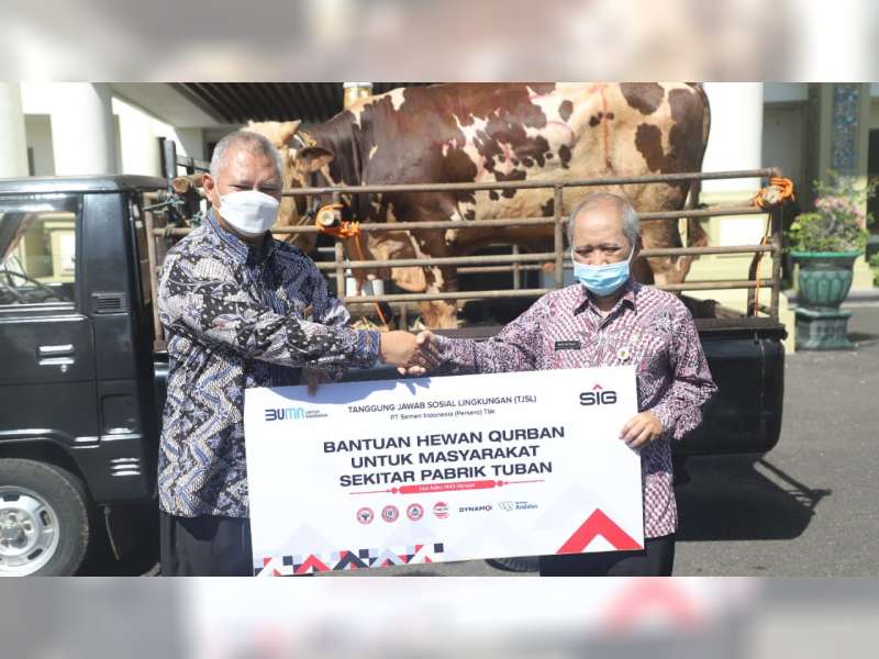 PT Semen Indonesia Persero Pabrik Tuban Serahkan 39 Ekor Hewan Kurban ke Pemkab Tuban