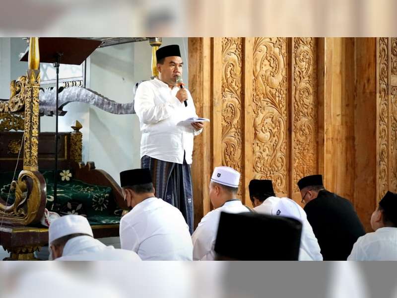 Bupati Blora Salat Iduladha dan Serahkan Hewan Kurban di Masjid Agung Baitunnur