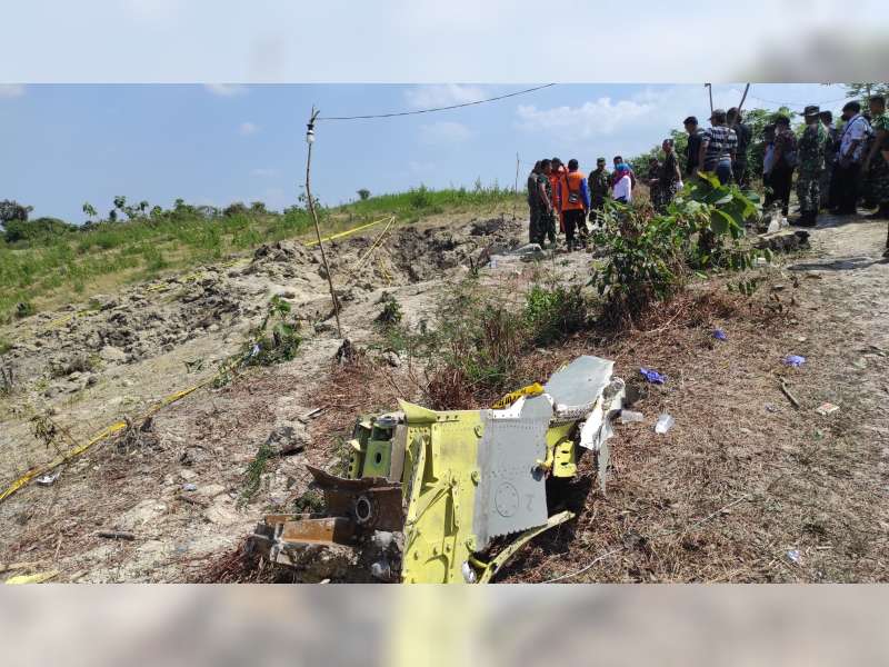 Foto Evakuasi Serpihan Pesawat T-50i Golden Eagle TNI AU yang Jatuh di Blora