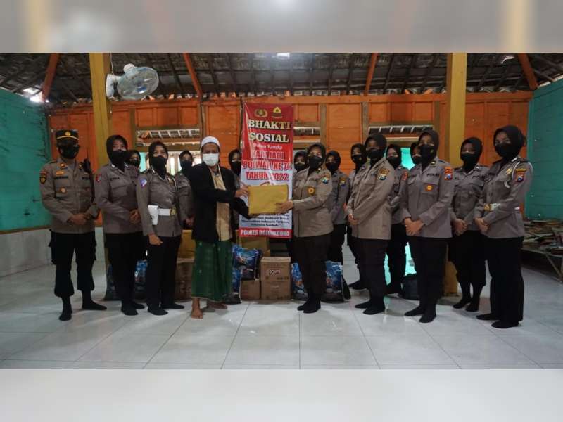 Hari Jadi Polwan Ke-74 di Bojonegoro Diisi dengan Kegiatan Bakti Sosial