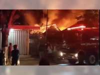 Sebuah Rumah di Bojonegoro Kota Hangus Terbakar, Kerugian Ditaksir Capai Ratusan Juta Rupiah