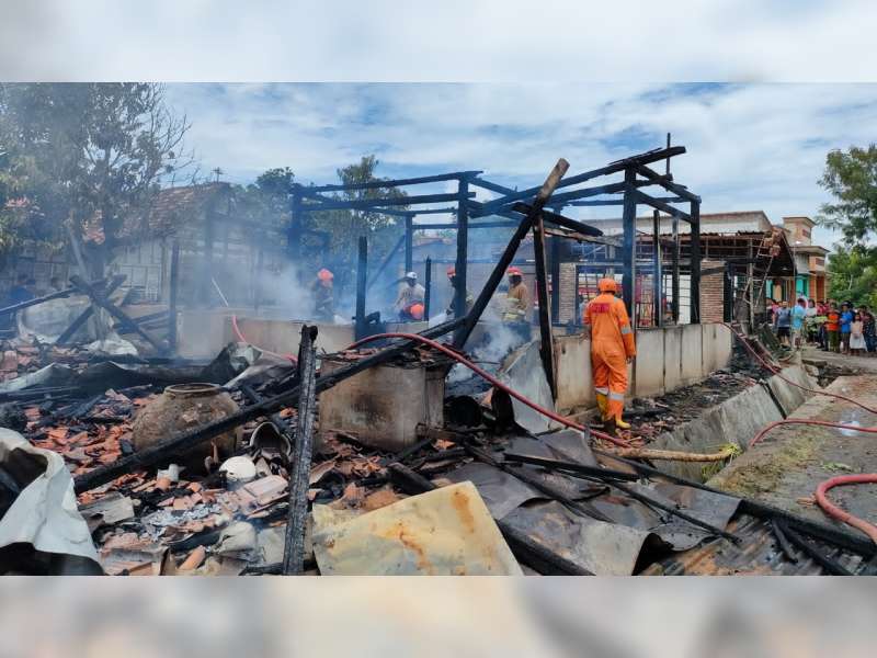 Diduga Lupa Matikan Kompor, Satu Rumah di Blora Ludes Terbakar