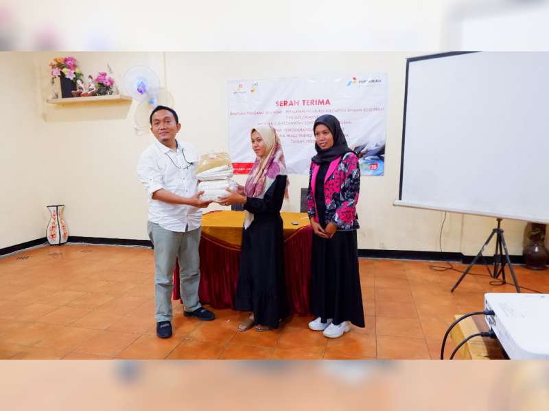 PHE TEJ Salurkan Bantuan Peralatan Produksi Ecoprint untuk Mitra Binaan di Soko, Tuban