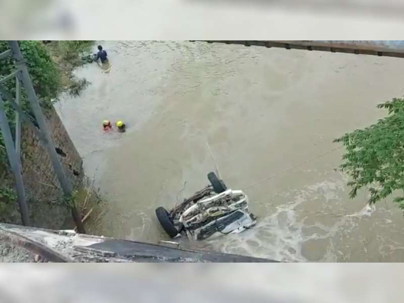 Truk Molen di Senori, Tuban Terjun ke Sungai, 1 Orang Tewas Dua Lainnya Masih Hilang