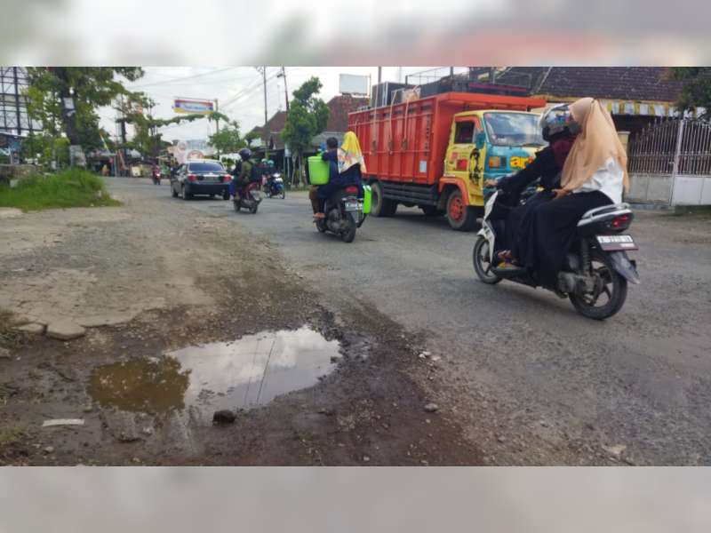 Jalan Provinsi di Blora Rusak dan Bergelombang, Warga Minta Bupati Usulkan Perbaikan ke Gubernur
