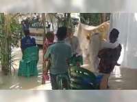 Viral, Pesta Pernikahan di Sukosewu, Bojonegoro Digelar di Tengah Suasana Banjir