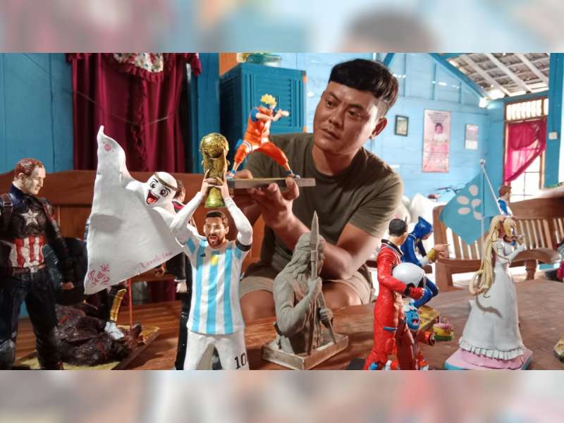 Warga Blora Ini Raup Pundi-pundi Rupiah dengan Jual Tutorial Pembuatan Patung Lilin Miniatur