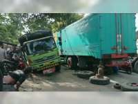 3 Truk Mogok Bersamaan, Jalan Provinsi Blora-Grobogan Tertutup Total