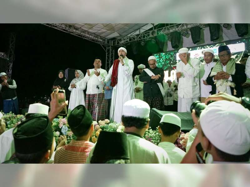Meski Sempat Diguyur Hujan Deras, Blora Berselawat di Cepu Tetap Meriah