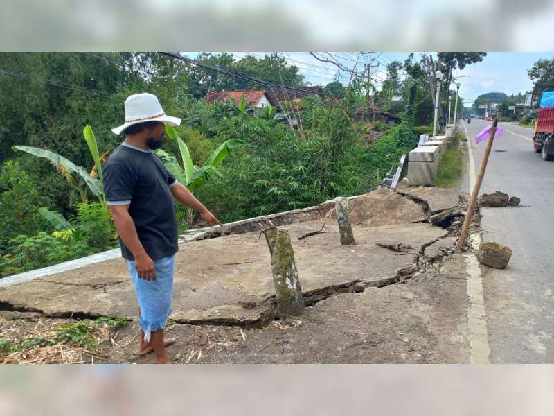 Jalan Nasional Blora-Rembang di Kecamatan Tunjungan Terancam Longsor