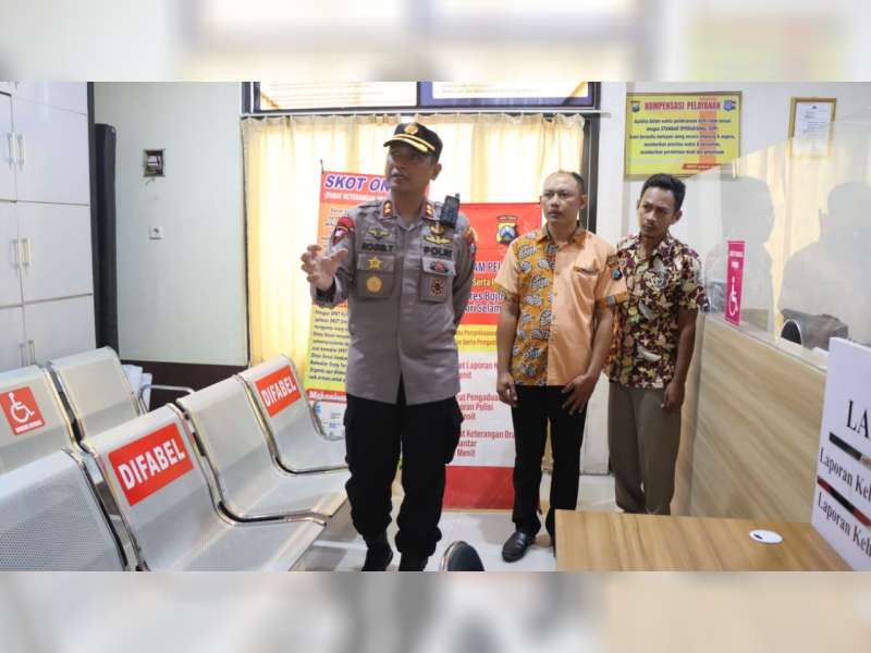 Pastikan Pelayanan Berjalan Baik, Kapolres Bojonegoro Cek Ruang SPKT dan SKCK