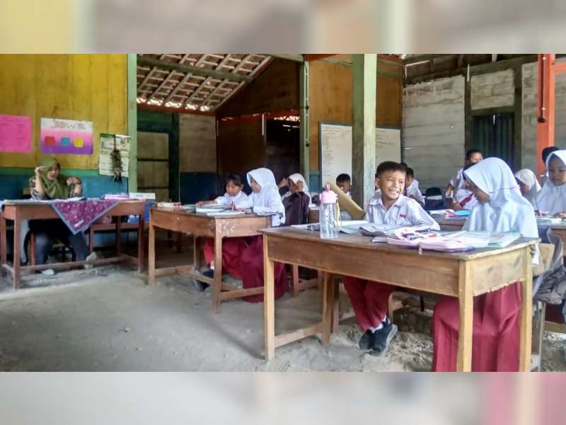 Ruang Kelas SDN 2 Sambongrejo, Blora Rusak, Sejumlah Siswa Belajar di Rumah Warga