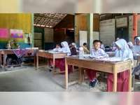 Ruang Kelas SDN 2 Sambongrejo, Blora Rusak, Sejumlah Siswa Belajar di Rumah Warga