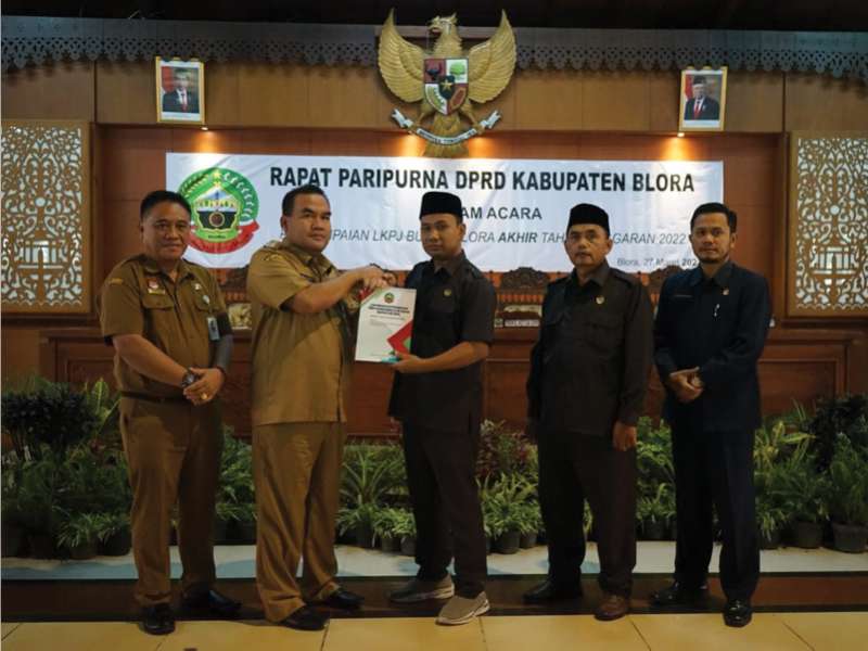 Bupati Blora Serahkan LKPJ Akhir TA 2022 ke DPRD
