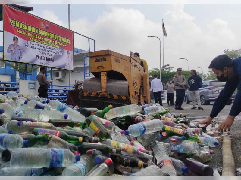 Polres Blora Musnahkan 1,5 Ribu Botol Miras Jelang Lebaran