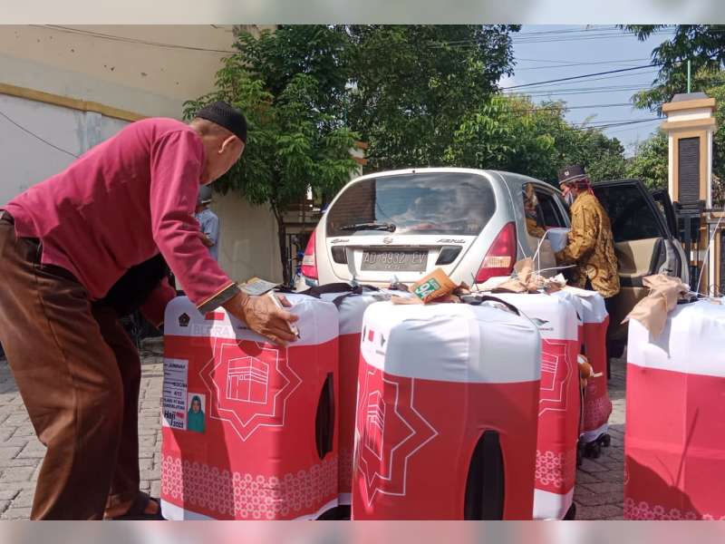 Jelang Keberangkatan, RatusanCalon Haji Blora Kumpulkan Koper